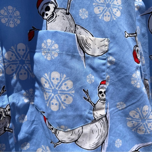 NWT VSTR PREMIUM Men’s Buttoned Down Shirt Size XL Light Blue Skull Snowmen - Picture 5 of 8